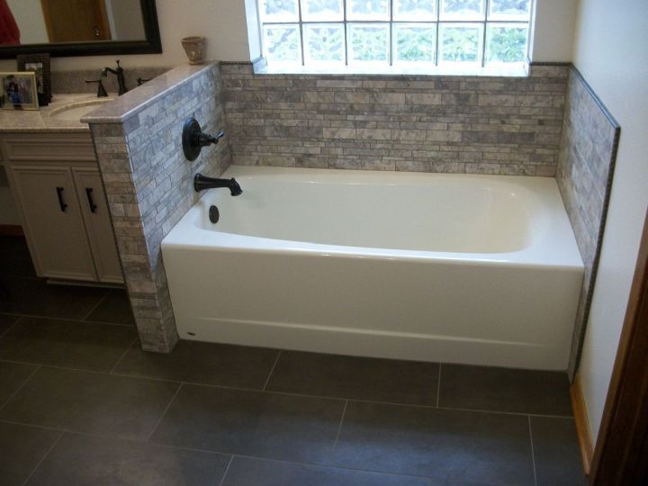 Gray Linear Marble Tub Surround • N Koehn Tile • El Campo, TX